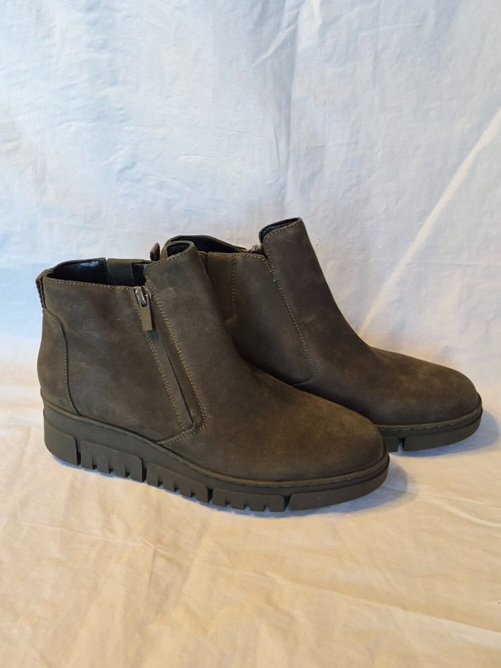 NEW Vionic Green Nubuck 6 Weatherproof Uptown Sur Weatherproof Wedge Booties